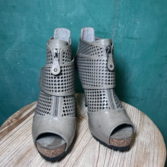 Simply Vera Wang Heeled Booties - Picture 2 of 7